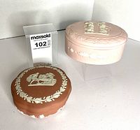 Both lidded containers side by side with lids on