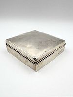 Closed sterling silver square box