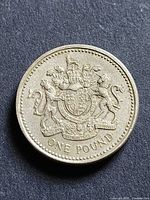 Reverse of 1983 £1 coin showing Royal Arms