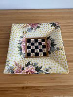 Top view showing full Torquay Floral pattern and checkerboard center