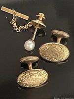 Tie pin and both cuff links overall view