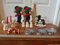 Full lot showing all decorative items together on tabletop