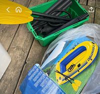 Box art showing Intex Challenger 2 boat, oars, pump
