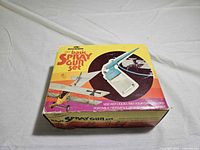 Closed box showing Badger Basic Spray Gun Set graphics