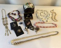 Group shot showing all jewellery pieces and lacquer box