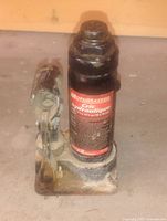 Full view of Motomaster hydraulic bottle jack