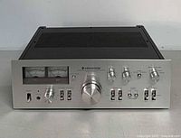 Front view showing entire amplifier and controls