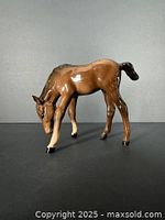 Left side profile of Beswick bay foal figurine
