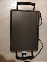 Top view of griddle with probe attached