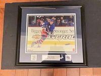 Entire framed Gretzky photo showing frame, matting and picture