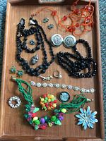 Overview of all jewelry laid on tray