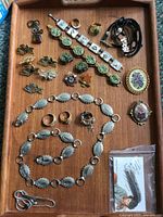 Overview of entire lot in wooden tray