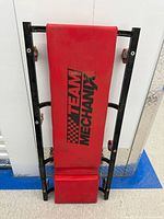 Creeper front showing red padding and logo