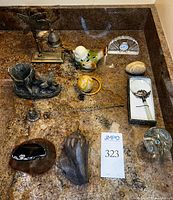 Overview of all decorative items on countertop