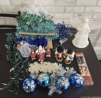 Overview of all Christmas decorations on table