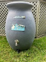 Front view showing full rain barrel, Castilla badge and size