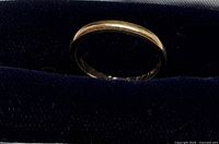 Side profile of Birks 14K yellow gold band in case