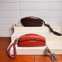 Brown and red Solo telephones side by side showing overall design and colors