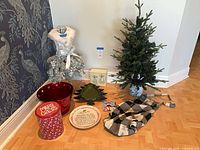All 10 holiday décor items grouped together