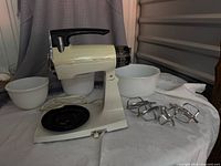 Mixer with bowls, beaters and turntable