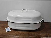 Closed enamel roasting pan front view