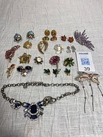 All items in lot laid out together