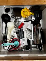 Drawer overview of all utensils
