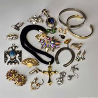 Full group shot showing all jewellery pieces