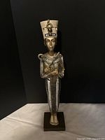 Front view of Queen Nefertiti statue on base