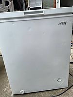 Front view showing Arctic King logo, temperature dial, dents