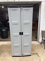 Front view of closed cabinet