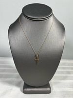 Entire necklace displayed on bust