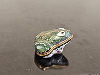 Angled view of frog box showing side and top enamel detail