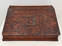 Top view showing carved initial on lid and overall grain