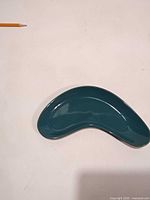 Top view of teal kidney-shaped cruet stand