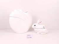 Front view of vase and rabbit jar together