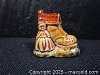 Old Woman Who Lived In A Shoe Wade figurine front view