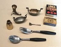 Full lot overview showing all tabletop items