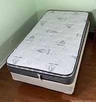 Mattress on box spring showing top pattern and thickness