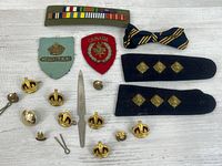 Overview of all insignia, patches, badges, bow tie, shoulder boards and buttons