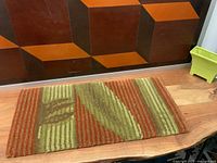 Top view of entire wool mat showing colors and pattern