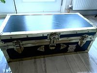 Closed trunk front and top view