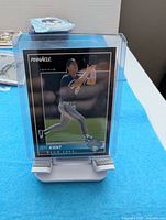 Front of Jeff Kent 1992 Pinnacle #522 rookie card in holder