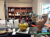 Overall lot with sculptures, vases and ashtray on counter