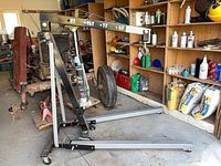 Full view of Maximum 2-tonne shop crane