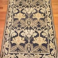 Full length view of Safavieh Anatolia rug showing border and pattern