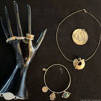 Group overview showing all jewellery pieces