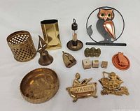Full lot overview of assorted brass, copper, terracotta decor pieces