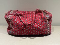 Front view showing pattern, handles and shape