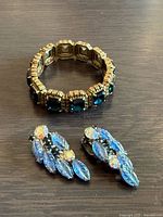 Bracelet and both earrings overview